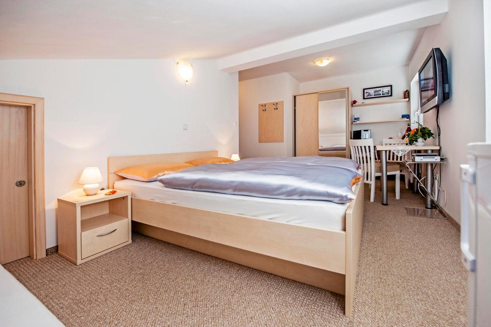 Marko Apartmani Rovigno Esterno foto